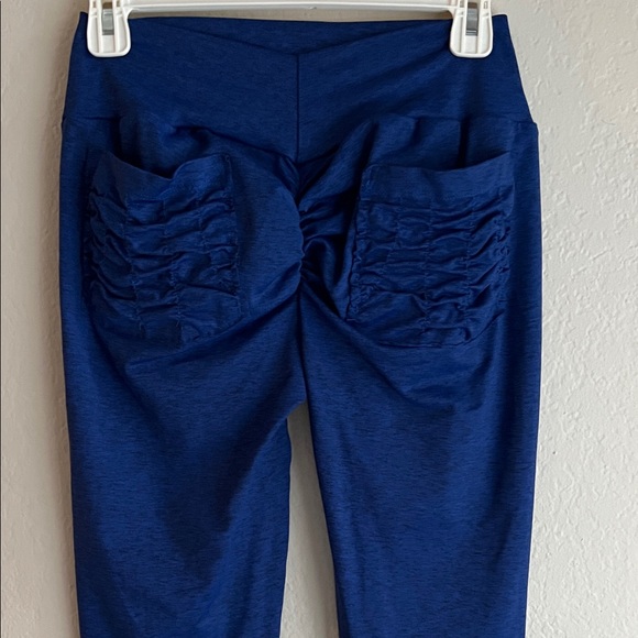 NWOT CLS  V Back Ruffle Pocket Leggings Solid High-Waisted in Size XL - Picture 6 of 12